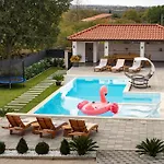 My Dalmatia - M&n With Shared Pool Apartment *