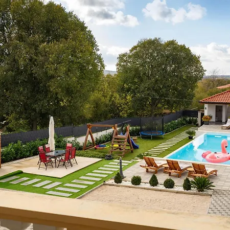 My Dalmatia - M&n With Shared Pool Апартаменты *