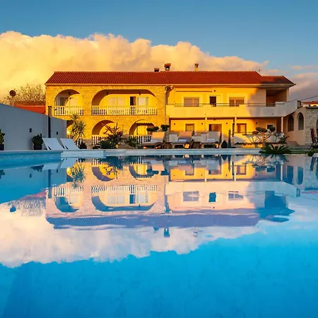 My Dalmatia - M&n With Shared Pool Galovac (Zadar)