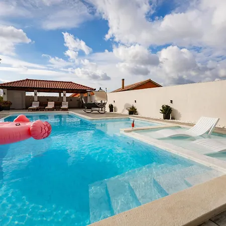My Dalmatia - M&n With Shared Pool 아파트 *
