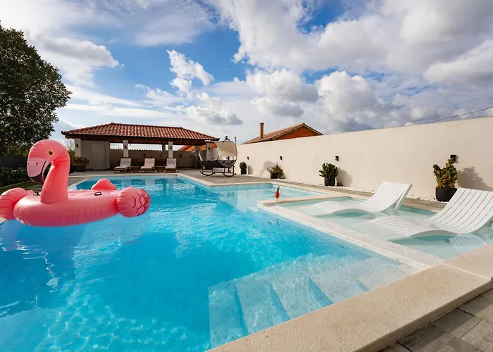 My Dalmatia - M&n With Shared Pool Апартаменты *