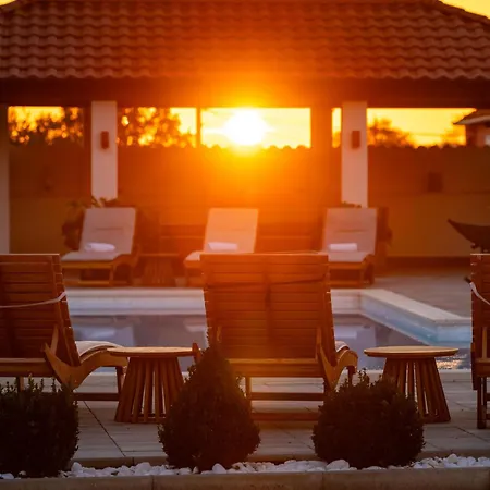 My Dalmatia - M&n With Shared Pool Apartman