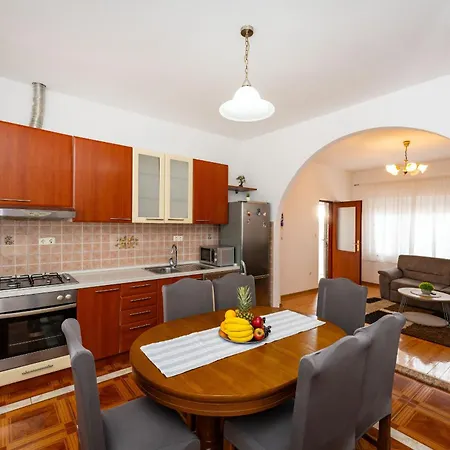 My Dalmatia - M&n With Shared Pool Apartment