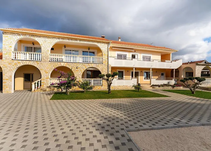 My Dalmatia - M&n With Shared Pool Galovac (Zadar)